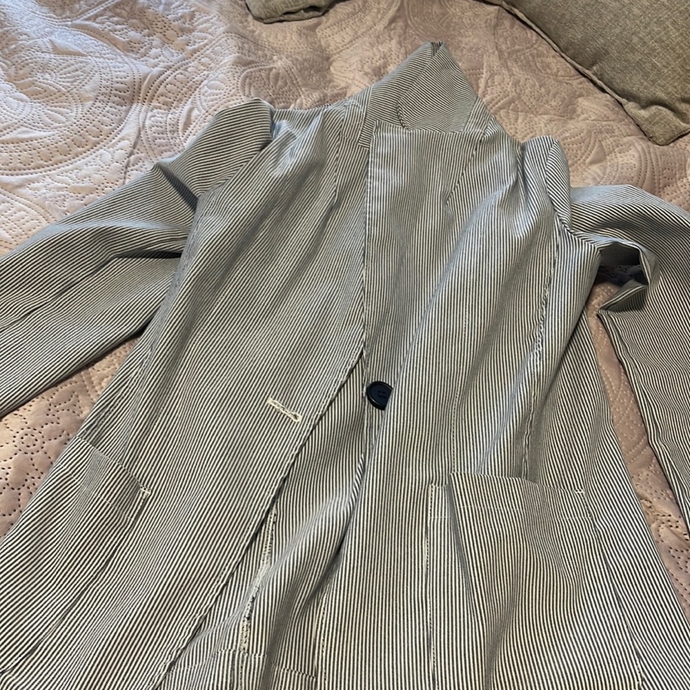 Cute blazer!